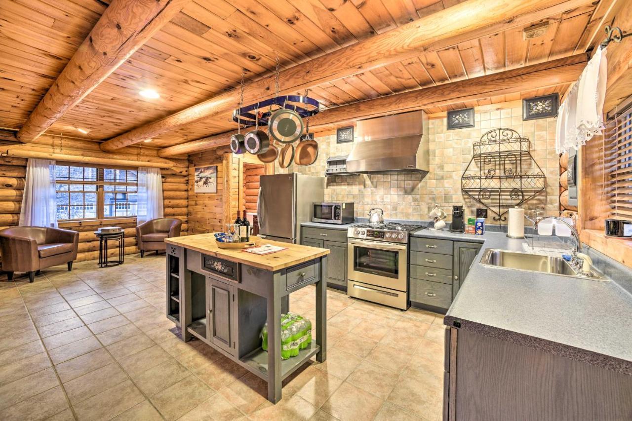 Spacious Cabin With Decks Near Saratoga Springs Middle Grove Bagian luar foto