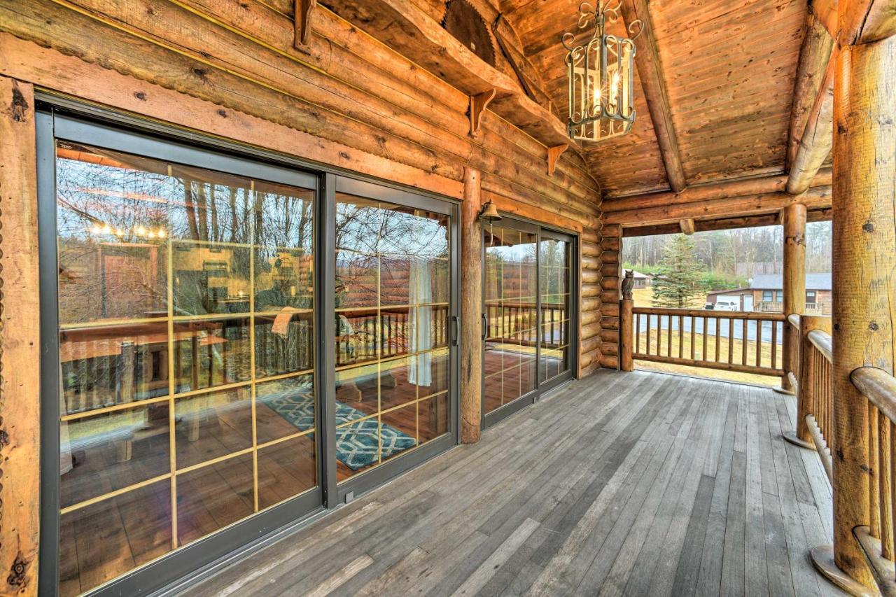 Spacious Cabin With Decks Near Saratoga Springs Middle Grove Bagian luar foto