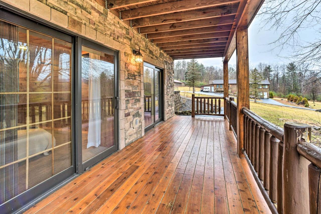 Spacious Cabin With Decks Near Saratoga Springs Middle Grove Bagian luar foto