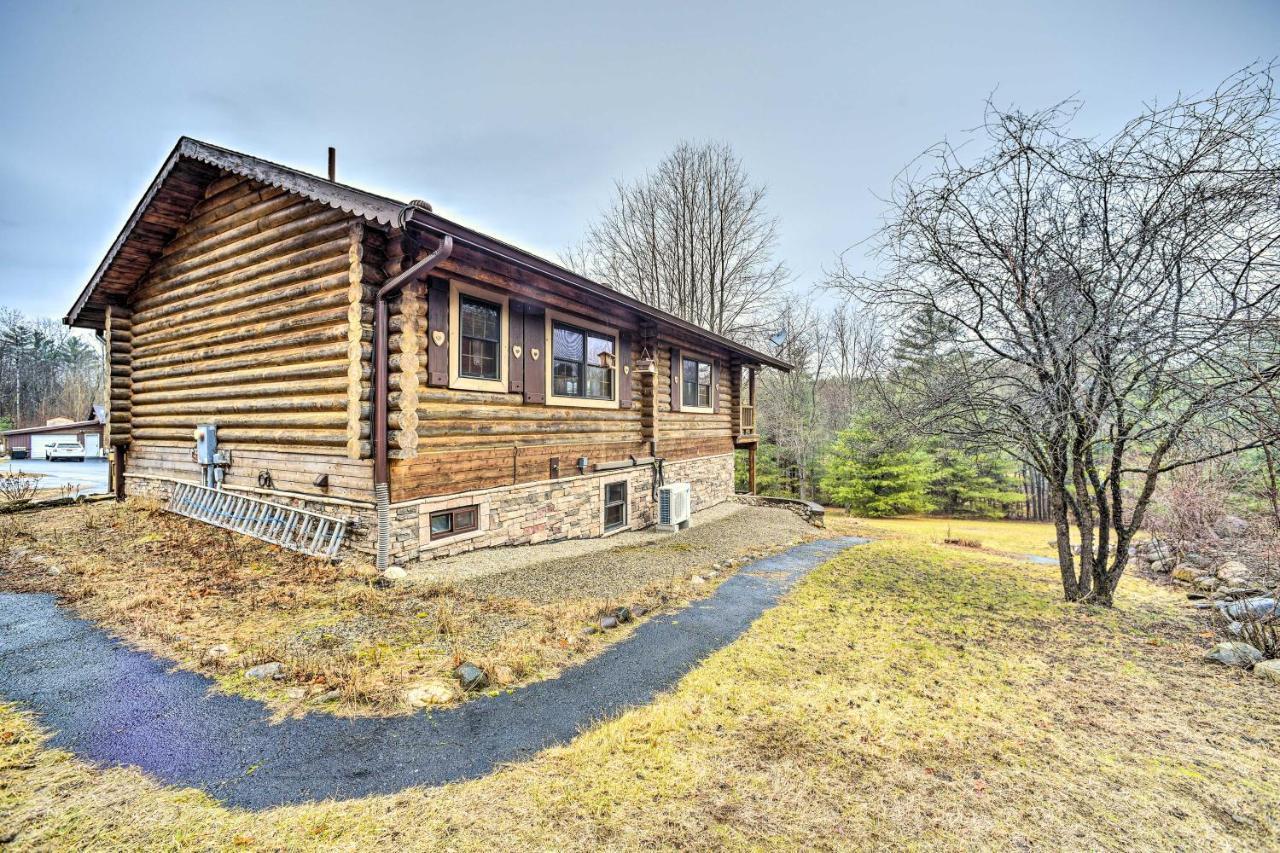 Spacious Cabin With Decks Near Saratoga Springs Middle Grove Bagian luar foto